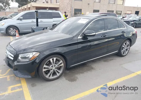 2015 Mercedes-Benz C 300 из США, поврежденный, VIN 55SWF4JB6FU075987